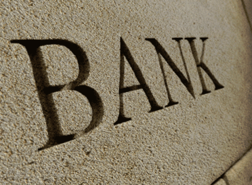 Стоит ли вкладывать деньги в банки?